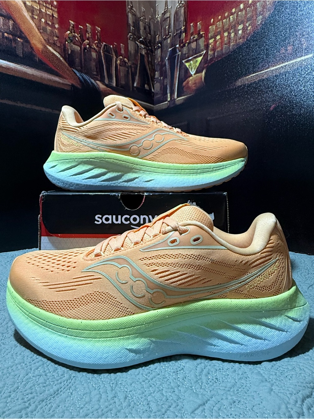 Saucony Women’s Size 7 Peach and Mint Lightweight BRAND NEW WITH BOX